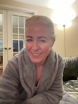 Laylaskyexx online show from April 15, 4:41 am