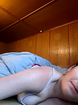 Snapshot of Young_Swiss_Lisa chatting on May 4, 5:25 am Young Swiss Lisa online show from May 4, 5:25 am