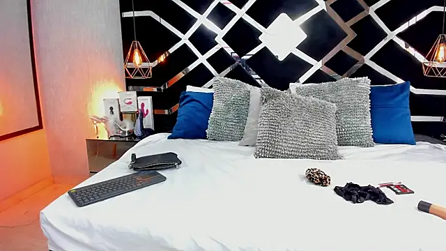 Snapshot of SiennaBel chatting on May 7, 7:52 pm SiennaBel online show from May 7, 7:52 pm