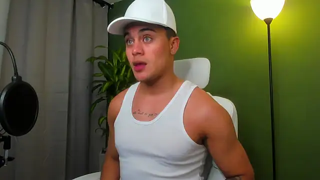 Snapshot of danny_smith24 chatting on April 13, 2:28 am danny smith24 online show from April 13, 2:28 am