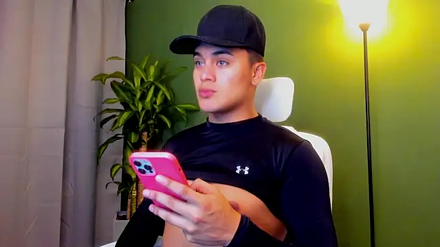 Snapshot of danny_smith24 chatting on April 14, 3:45 am danny smith24 online show from April 14, 3:45 am