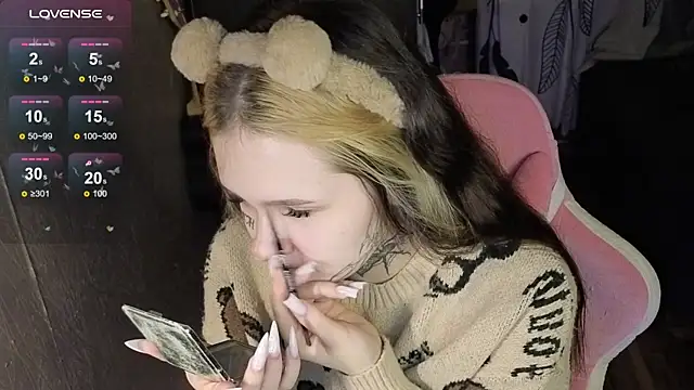 Snapshot of Liaa_Lii chatting on April 15, 6:26 pm Liaa Lii online show from April 15, 6:26 pm