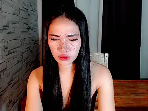 Snapshot of urasiankylie chatting on April 12, 8:03 pm urasiankylie online show from April 12, 8:03 pm