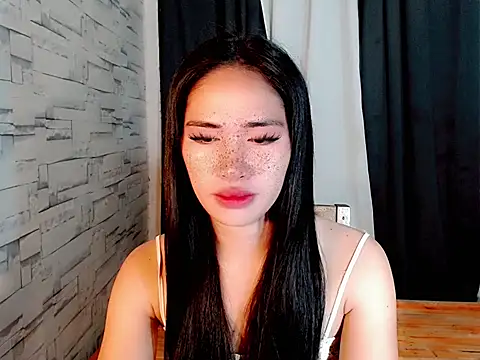 Snapshot of urasiankylie chatting on April 14, 8:15 pm urasiankylie online show from April 14, 8:15 pm