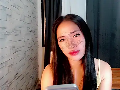 Snapshot of urasiankylie chatting on April 15, 8:31 pm urasiankylie online show from April 15, 8:31 pm