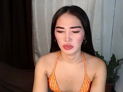 urasiankylie online show from May 29, 6:28 pm