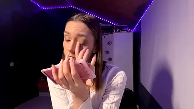 Snapshot of CoreenGau chatting on April 14, 1:50 pm CoreenGau online show from April 14, 1:50 pm