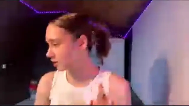 Snapshot of CoreenGau chatting on April 15, 11:17 am CoreenGau online show from April 15, 11:17 am