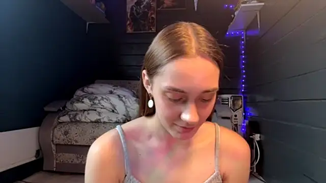 Snapshot of CoreenGau chatting on April 16, 9:43 am CoreenGau online show from April 16, 9:43 am