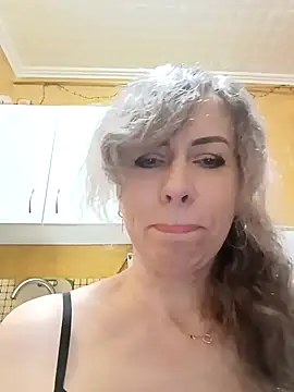 TaynaSecret online show from April 22, 8:32 pm