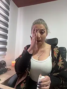Snapshot of Isabella_varella- chatting on June 5, 12:33 pm Isabella varella- online show from June 5, 12:33 pm