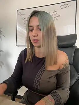 Isabella varella- online show from July 21, 12:51 pm