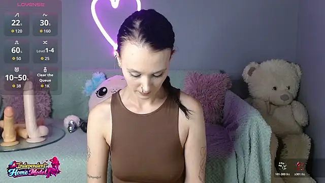 Snapshot of Bea_doll chatting on July 8, 10:25 pm Bea doll online show from July 8, 10:25 pm