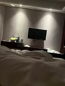 L7D8521 online show from April 6, 1:03 am