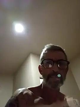 chris-sbh11 online show from May 3, 1:22 am