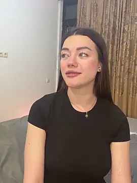 Snapshot of LucyVixxen chatting on April 8, 8:31 pm LucyVixxen online show from April 8, 8:31 pm