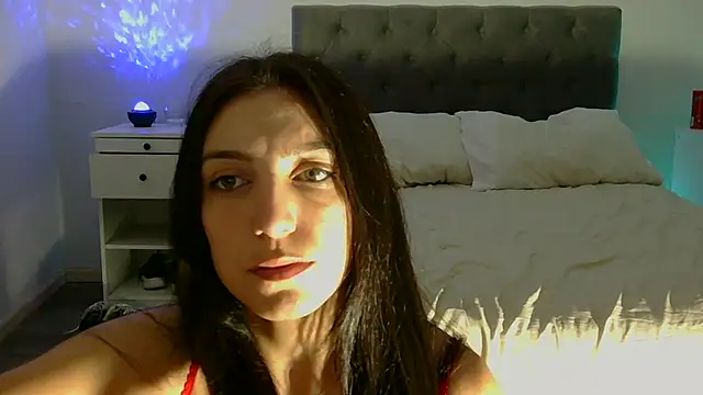 petitebelu online show from May 4, 11:45 pm