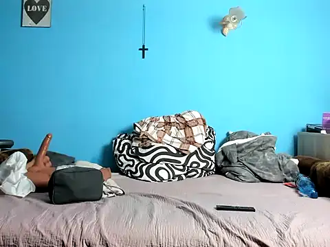 Snapshot of PornoQueeen chatting on April 4, 9:40 am PornoQueeen online show from April 4, 9:40 am