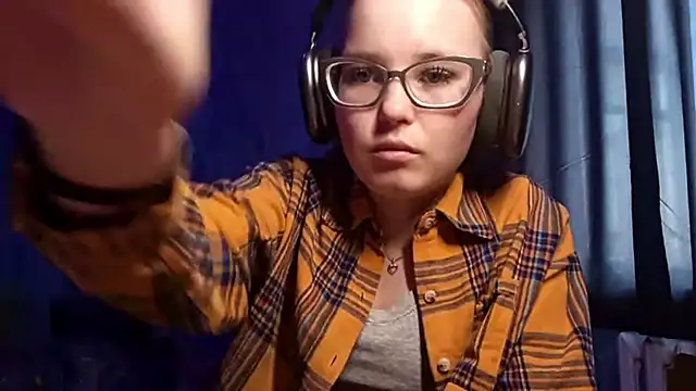 Sheriscute online show from April 7, 1:11 pm