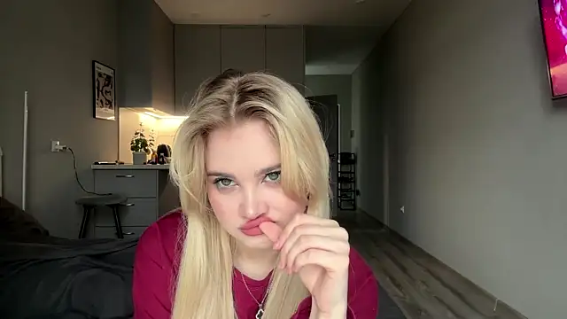 Snapshot of kirtova_ chatting on April 18, 9:13 am kirtova online show from April 18, 9:13 am