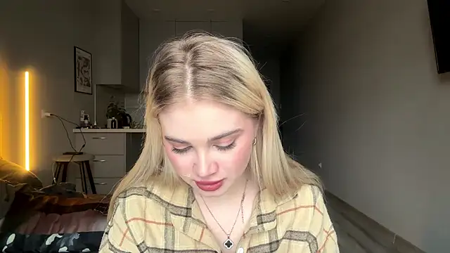 Snapshot of kirtova_ chatting on April 19, 12:04 pm kirtova online show from April 19, 12:04 pm