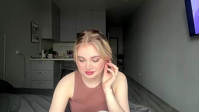 Snapshot of kirtova_ chatting on April 21, 9:04 am kirtova online show from April 21, 9:04 am
