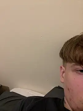 Snapshot of Bigdic321453 chatting on April 3, 9:02 pm Bigdic321453 online show from April 3, 9:02 pm