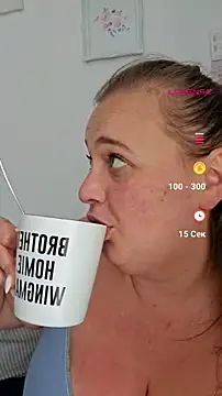 Snapshot of Blondibaby chatting on July 7, 9:46 am Blondibaby online show from July 7, 9:46 am