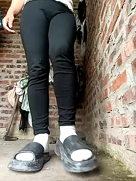 Snapshot of Ya-kun- chatting on April 4, 8:12 am Ya-kun- online show from April 4, 8:12 am