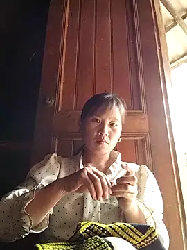 Snapshot of Yo-must chatting on April 13, 2:39 am Yo-must online show from April 13, 2:39 am