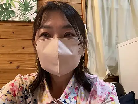 Snapshot of lemonade_madame chatting on April 11, 12:26 am lemonade madame online show from April 11, 12:26 am