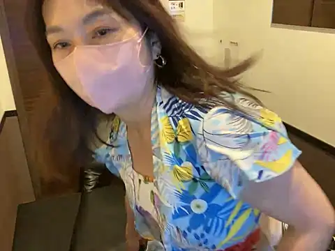 Snapshot of lemonade_madame chatting on June 12, 12:15 pm lemonade madame online show from June 12, 12:15 pm