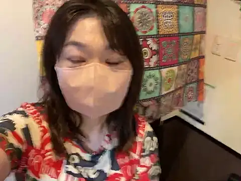 Snapshot of lemonade_madame chatting on June 19, 12:37 am lemonade madame online show from June 19, 12:37 am