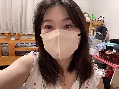 Snapshot of lemonade_madame chatting on July 1, 1:02 pm lemonade madame online show from July 1, 1:02 pm