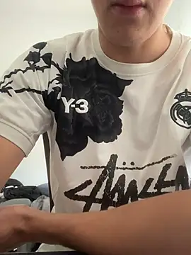 Snapshot of YorSexboy777 chatting on April 4, 10:46 am YorSexboy777 online show from April 4, 10:46 am