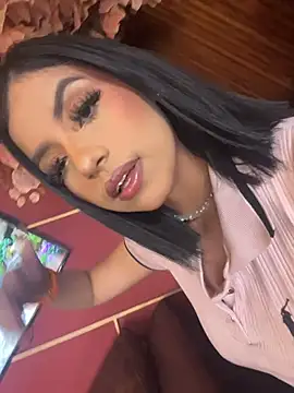 Snapshot of SusanneGrace chatting on May 22, 7:19 pm SusanneGrace online show from May 22, 7:19 pm