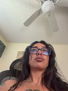 Snapshot of Controllercutie chatting on April 7, 6:41 pm Controllercutie online show from April 7, 6:41 pm