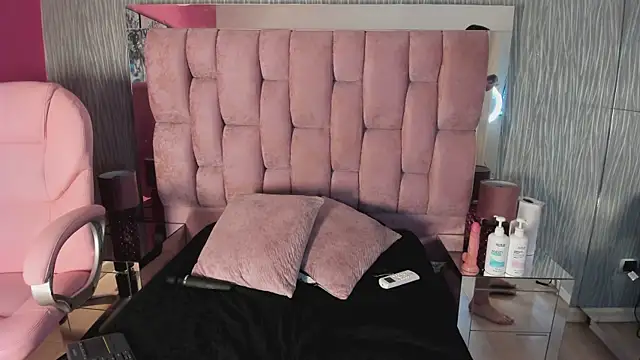 Ashly bloom  online show from July 15, 11:26 am