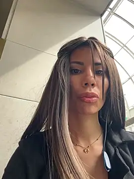 Snapshot of AlmaSajor_ chatting on April 13, 2:11 pm AlmaSajor online show from April 13, 2:11 pm