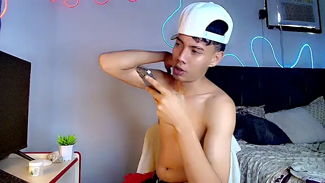 Ethan Noa online show from April 13, 3:39 pm