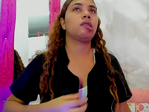 EllyBloom online show from May 2, 1:38 pm