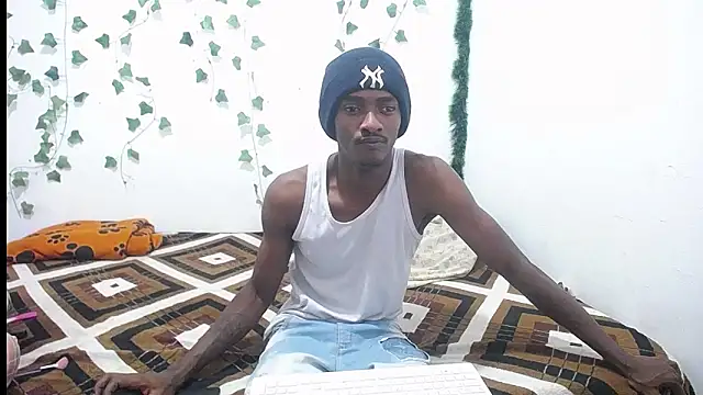 Snapshot of skey_12 chatting on April 12, 5:01 am skey 12 online show from April 12, 5:01 am