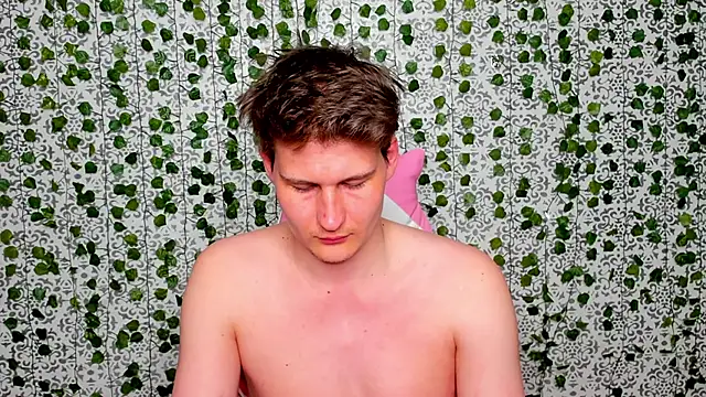 Snapshot of _Srifi_ chatting on April 10, 8:24 pm Srifi online show from April 10, 8:24 pm