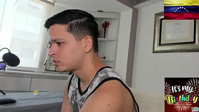 Snapshot of matrix1998 chatting on April 10, 7:40 pm matrix1998 online show from April 10, 7:40 pm