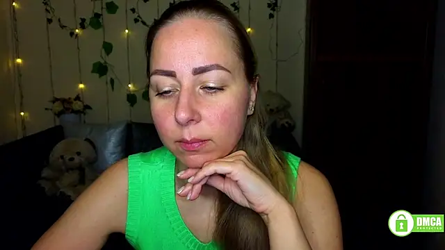 Snapshot of Alicewonderrmiss chatting on April 8, 5:29 am Alicewonderrmiss online show from April 8, 5:29 am