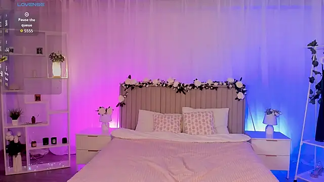 Snapshot of LisaAris chatting on June 11, 2:53 am LisaAris online show from June 11, 2:53 am