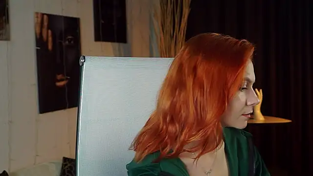 Snapshot of LisaAris chatting on June 18, 9:30 pm LisaAris online show from June 18, 9:30 pm