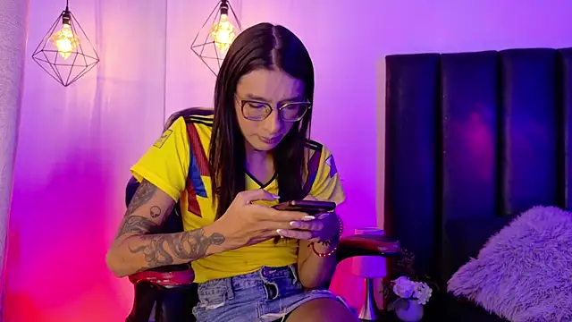 Maddie Ray online show from June 28, 5:35 am