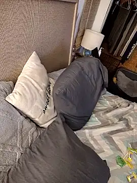 melmel8587 online show from April 6, 1:25 am