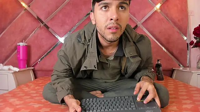 RodrigoColby2 online show from May 8, 3:39 pm